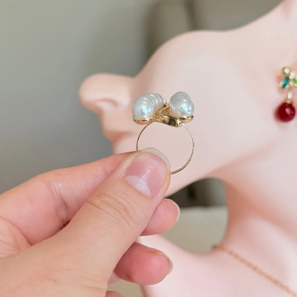 Gold and Pearl Leaf Ring